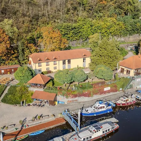 Marina Vltava Nelahozeves